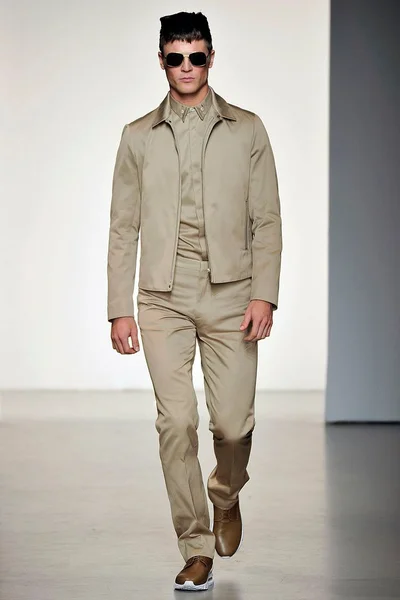Look 14